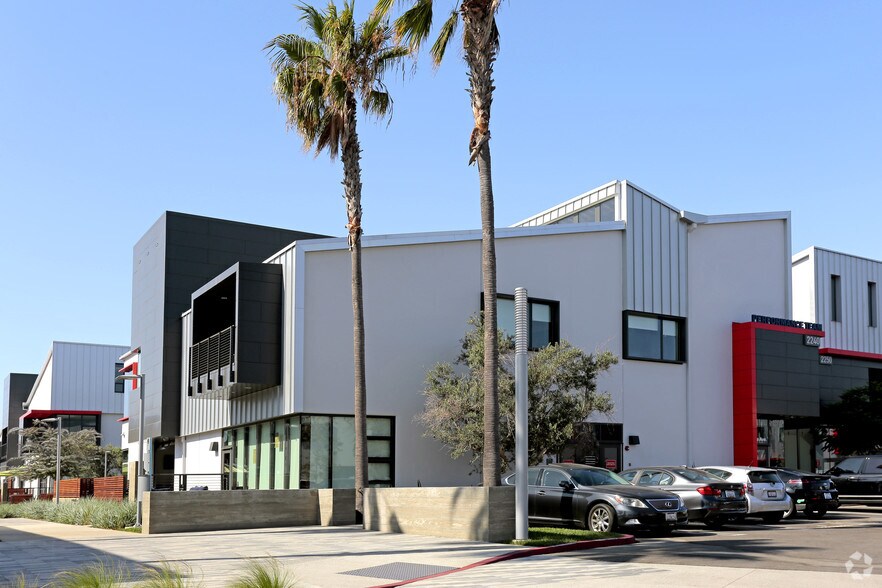 2240 E Maple Ave, El Segundo, CA à louer - Photo de l’immeuble – Image 3 sur 4