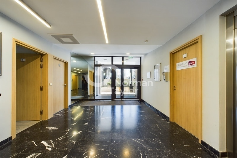 Bureau dans Montpellier à louer - Hall d’entrée – Image 2 sur 27