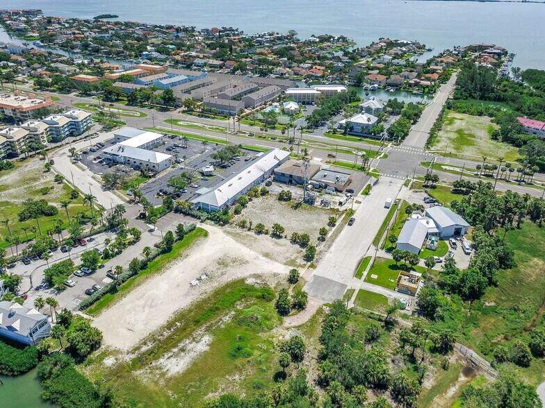 xx Sands Point Drive, Tierra Verde, FL à vendre - Photo de l’immeuble – Image 3 sur 5