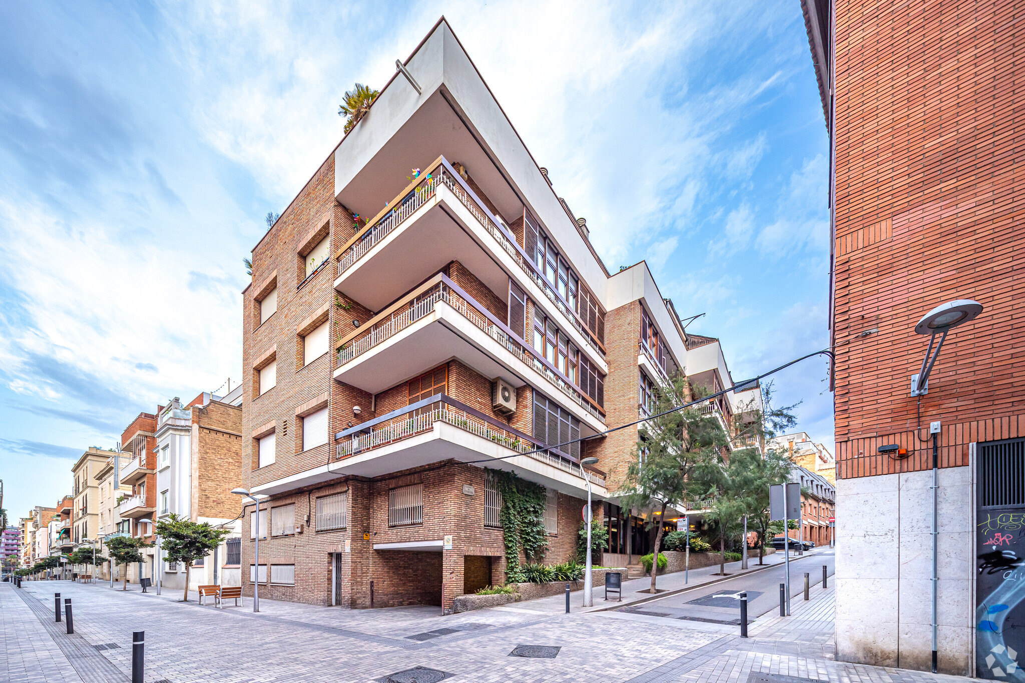 Immeuble residentiel dans Barcelone, Barcelona à vendre Photo principale– Image 1 sur 3