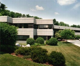 925 Harvest Dr, Blue Bell, PA à louer Photo de l’immeuble– Image 1 sur 13