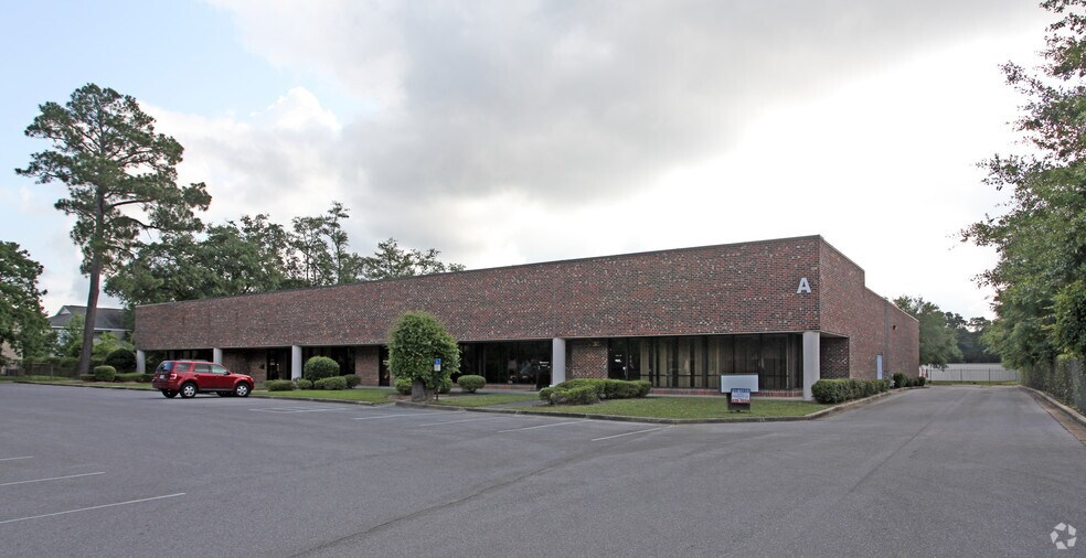 826 Creighton Rd, Pensacola, FL à louer - Photo de l’immeuble – Image 1 sur 10