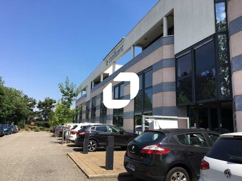 6 Rue De Bretagne, Saint-Quentin-Fallavier à louer - Photo de l’immeuble – Image 1 sur 30