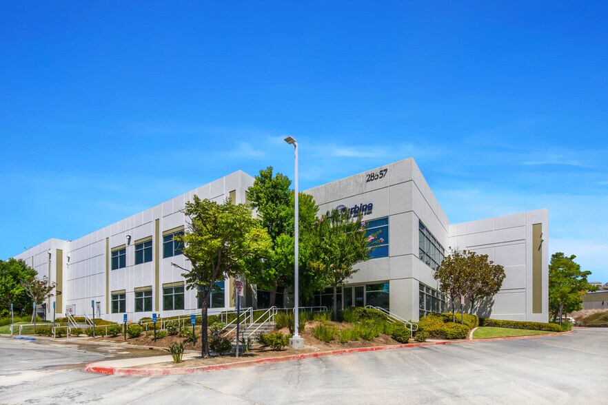 28557 W Industry Dr, Valencia, CA à louer - Photo de l’immeuble – Image 1 sur 6