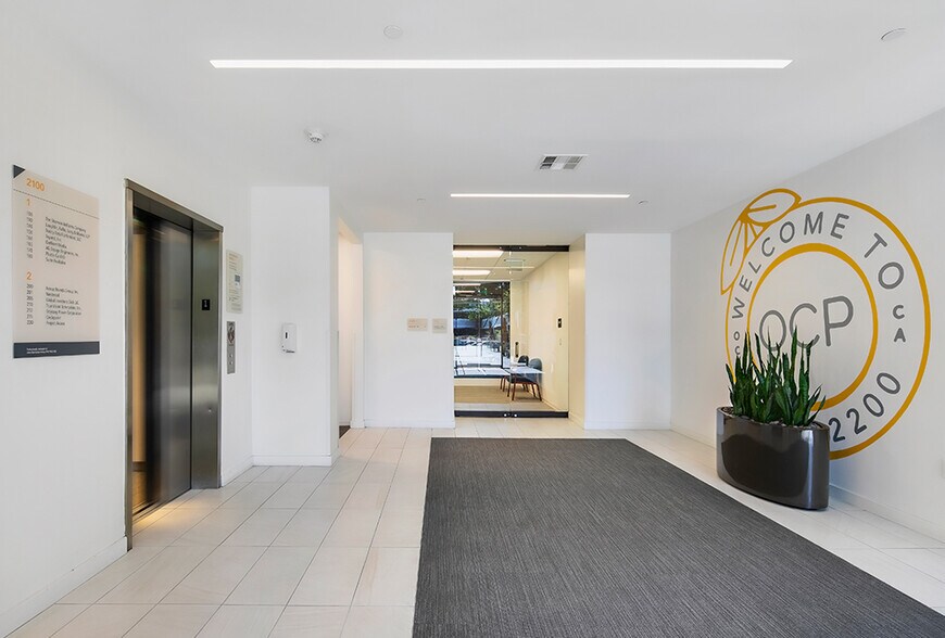 Orangewood Corporate Plaza portefeuille de 2 biens à vendre sur LoopNet.fr - Photo de l’immeuble – Image 3 sur 9