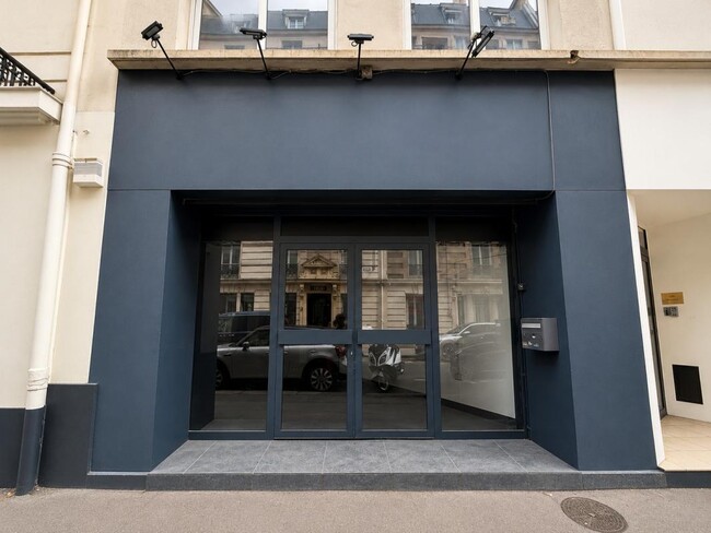 Plus de détails pour Rue Du Débarcadère, Paris - Local commercial à louer