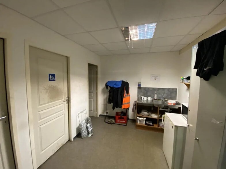 Local d’activités dans Montauban à louer - Photo de l’immeuble – Image 3 sur 5