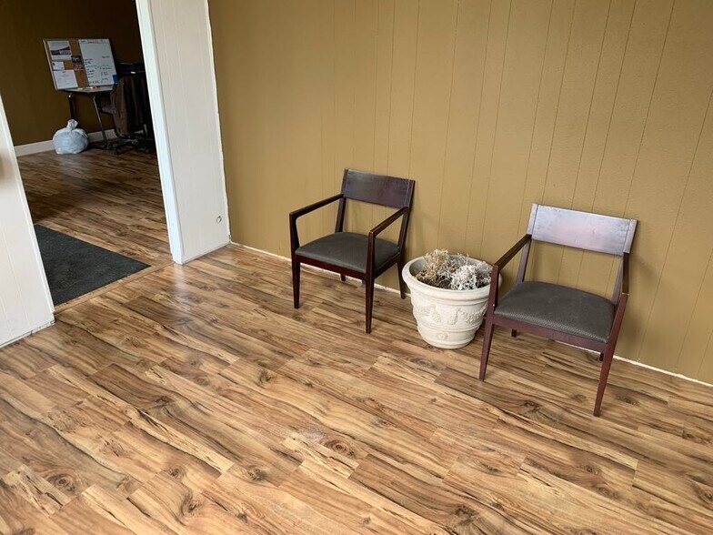 202 E 5th Ave, Garnett, KS à vendre - Photo de l’immeuble – Image 3 sur 12