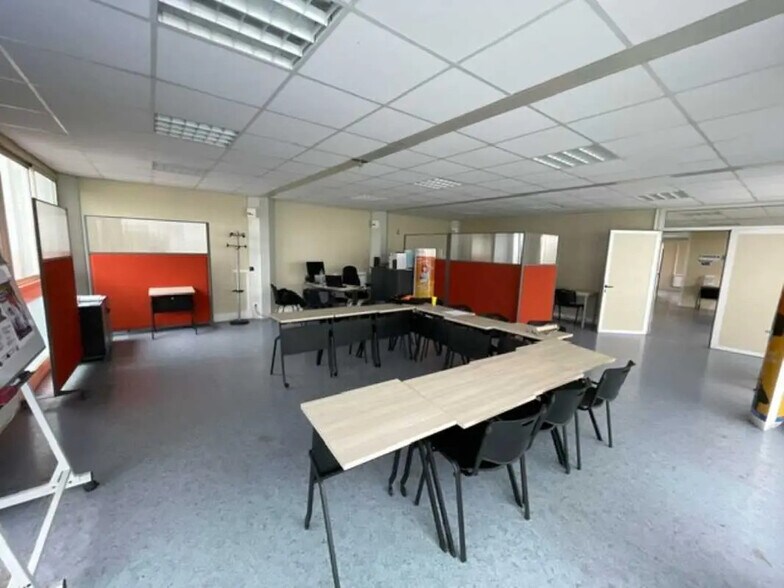 Bureau dans Villers-Cotterêts à louer - Photo de l’immeuble – Image 2 sur 4