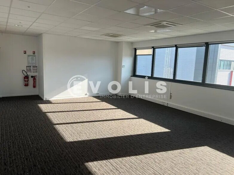 355 Avenue Henri Schneider, Meyzieu à louer - Photo intérieure – Image 2 sur 6
