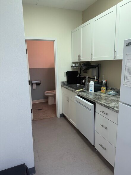 3220 W Charleston Blvd, Las Vegas, NV à louer - Photo de l’immeuble – Image 3 sur 28