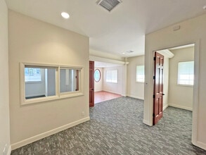 1715 State St, Santa Barbara, CA à louer Photo intérieure– Image 1 sur 16