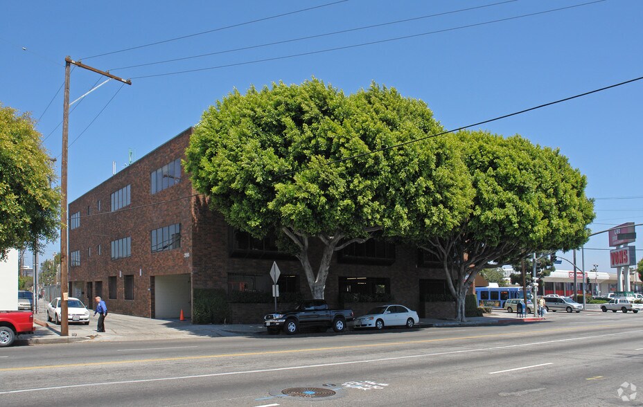 2990 S Sepulveda Blvd, Los Angeles, CA à louer - Photo de l’immeuble – Image 3 sur 5