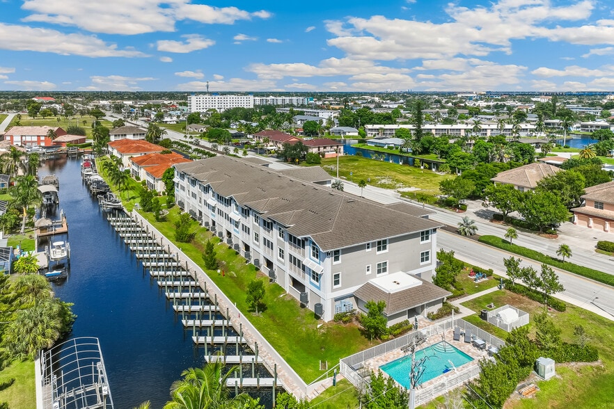 5126 Coronado Pky, Cape Coral, FL à vendre - Photo de l’immeuble – Image 1 sur 36