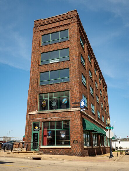 100 Main St, Dubuque, IA à vendre - Photo de l’immeuble – Image 2 sur 24