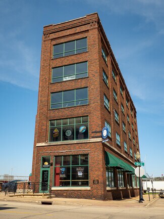 Plus de détails pour 100 Main St, Dubuque, IA - Local d’activités à vendre