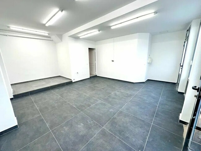 Plus de détails pour Local commercial à vendre