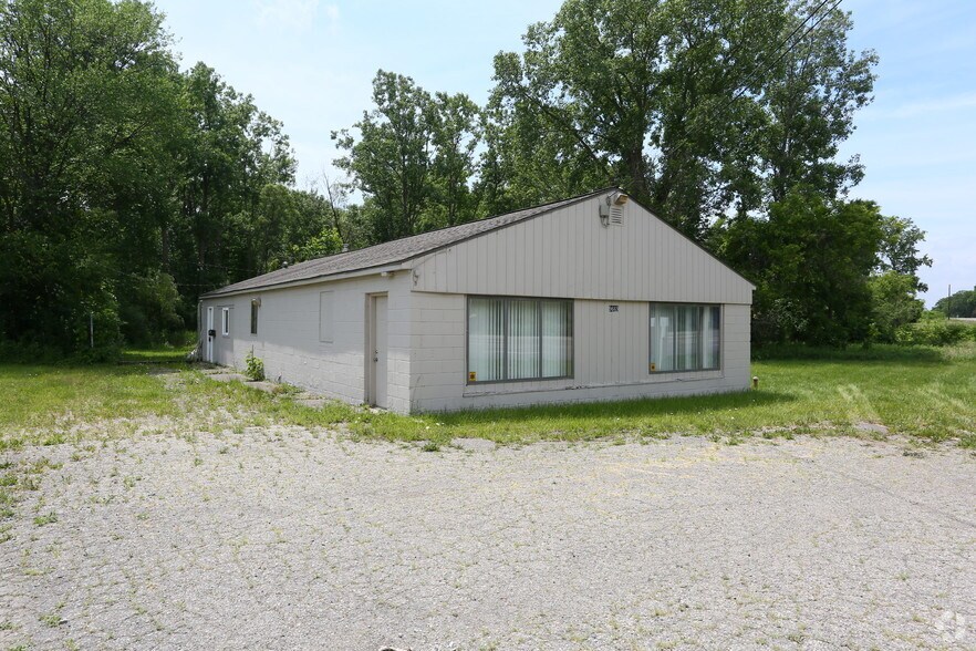 9669 Highland Rd, White Lake Township, MI à vendre - Photo principale – Image 1 sur 12
