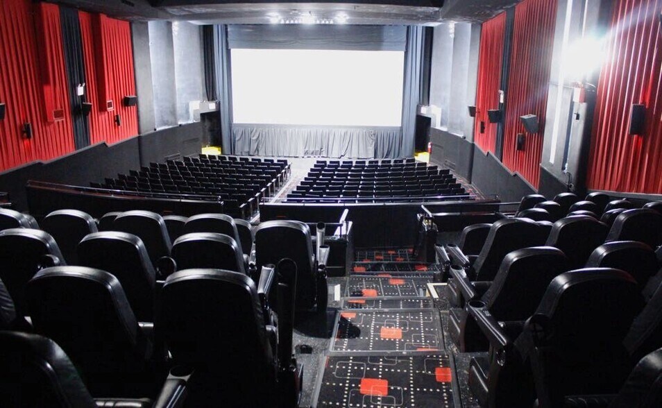 6813-6835 Fresh Meadow Ln, Fresh Meadows, NY à louer - Photo de l’immeuble – Image 2 sur 26