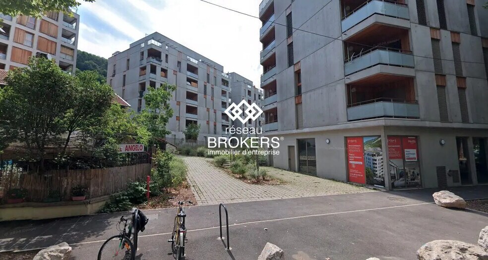 Local commercial dans Grenoble à louer - Photo de l’immeuble – Image 1 sur 1