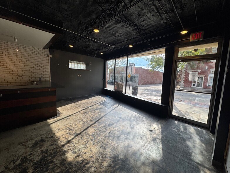 10 SW 3rd St, Lee's Summit, MO à vendre - Photo de l’immeuble – Image 3 sur 6