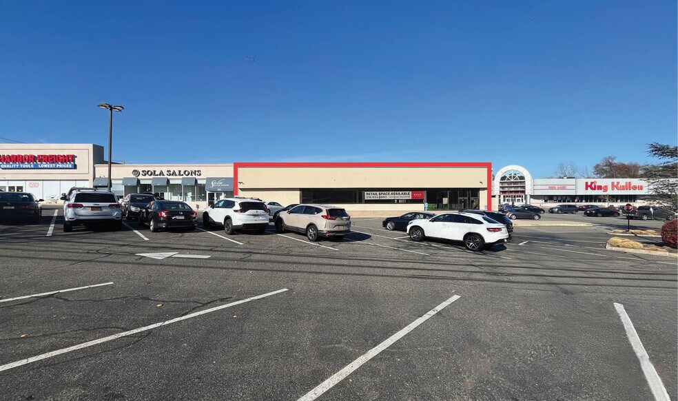 283 W Jericho Tpke, Huntington Station, NY à louer - Photo de l’immeuble – Image 1 sur 4