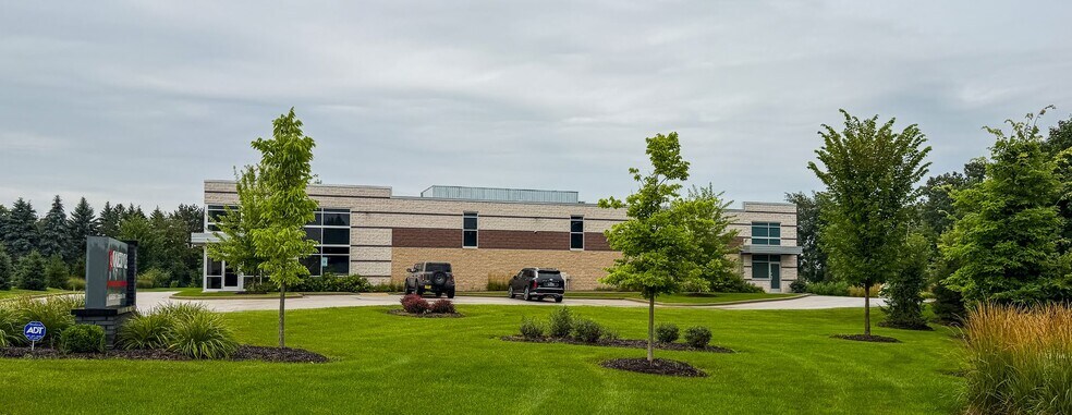 W245N5604 S Corporate Cir, Sussex, WI à vendre - Photo principale – Image 1 sur 8