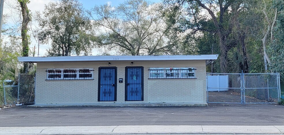 3203 N Nebraska Ave, Tampa, FL à louer - Photo de l’immeuble – Image 2 sur 15