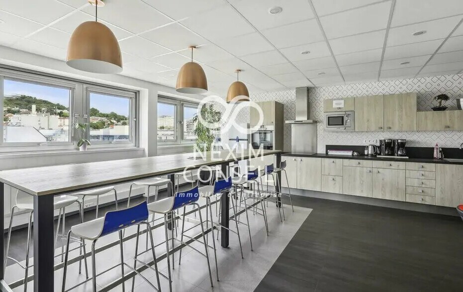 Bureau dans Suresnes à louer - Photo de l’immeuble – Image 3 sur 16