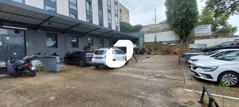 Local d'activités dans Saint-Denis à vendre - Photo de l’immeuble – Image 1 sur 13