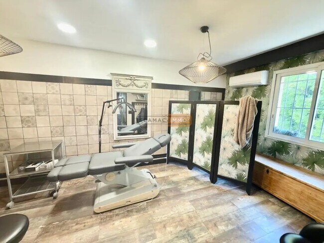 Plus de détails pour Local commercial à louer