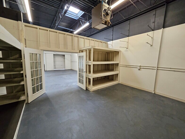 541 N Wolf Rd, Wheeling, IL à louer - Photo de l’immeuble – Image 3 sur 12