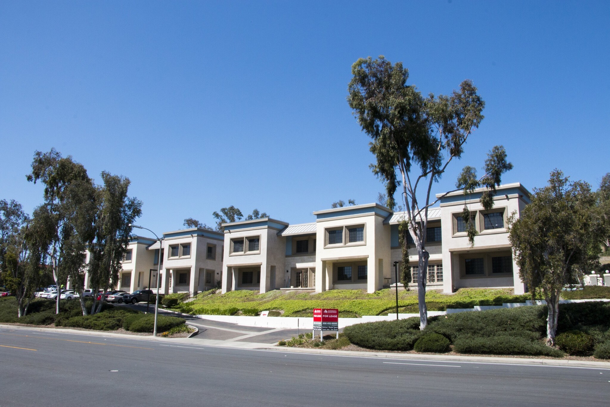 15706-15708 Pomerado Rd, Poway, CA à louer Photo principale– Image 1 sur 8