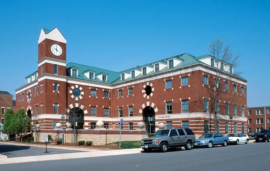 1240 N Pitt St, Alexandria, VA à louer - Photo de l’immeuble – Image 2 sur 6