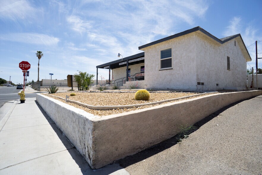 128 E Buena Vista St, Barstow, CA à louer - Photo de l’immeuble – Image 2 sur 12