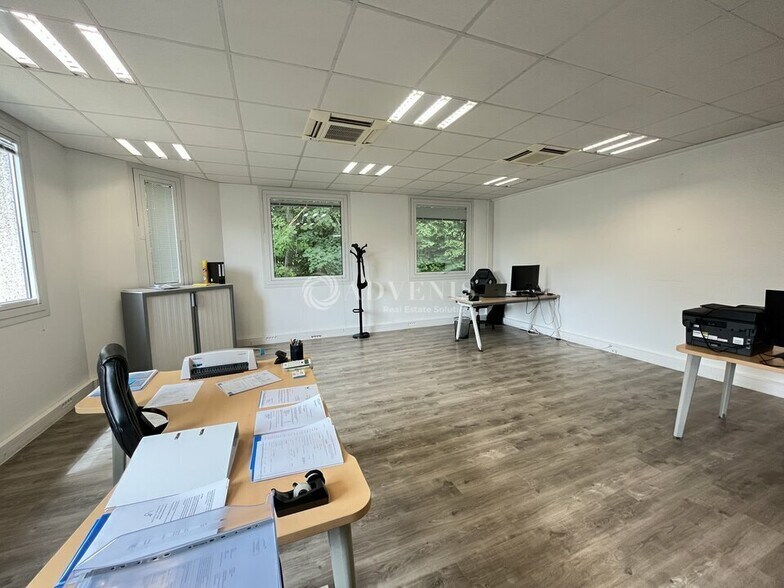 Bureau dans Tremblay-en-France à louer - Photo intérieure – Image 2 sur 8