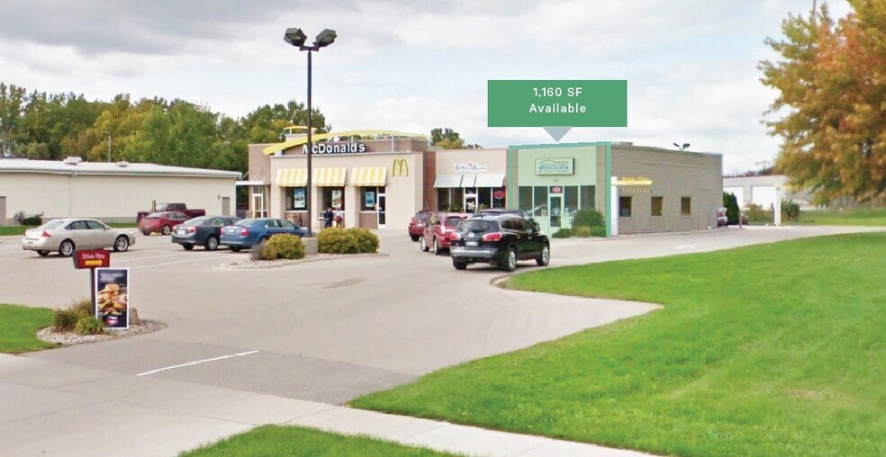 562 W Ryan St, Brillion, WI à louer - Photo de l’immeuble – Image 2 sur 3