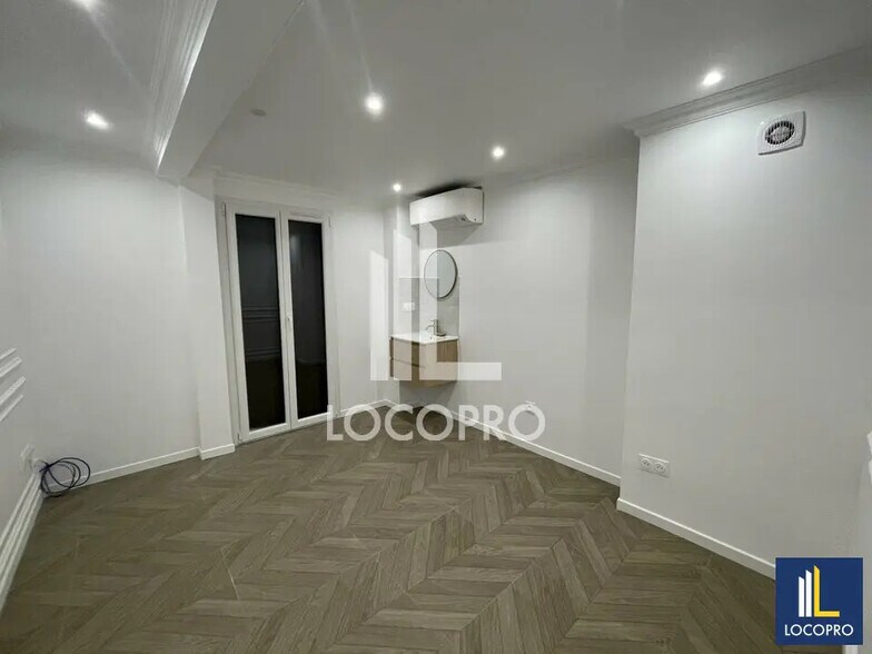 Bureau dans Cagnes-sur-Mer à louer - Photo de l’immeuble – Image 3 sur 8