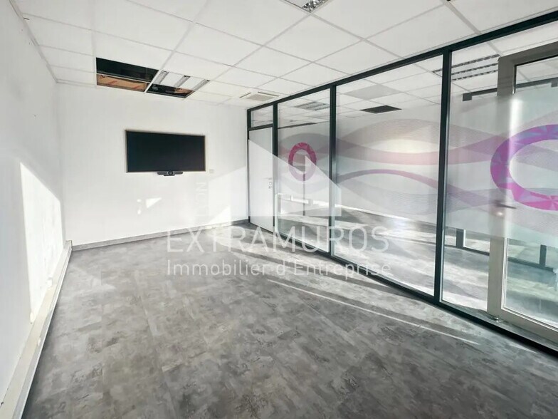 Bureau dans Francheville à vendre - Photo de l’immeuble – Image 2 sur 10