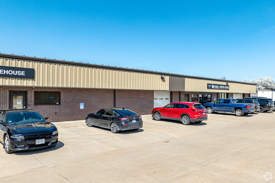 461 N 66th St, Lincoln, NE à louer - Photo de l’immeuble – Image 1 sur 6