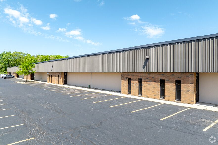 1605 Dundee Ave, Elgin, IL à louer - Photo de l’immeuble – Image 1 sur 5