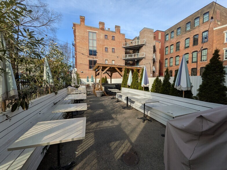 1218-1220 Vine St, Cincinnati, OH à louer - Photo de l’immeuble – Image 2 sur 9