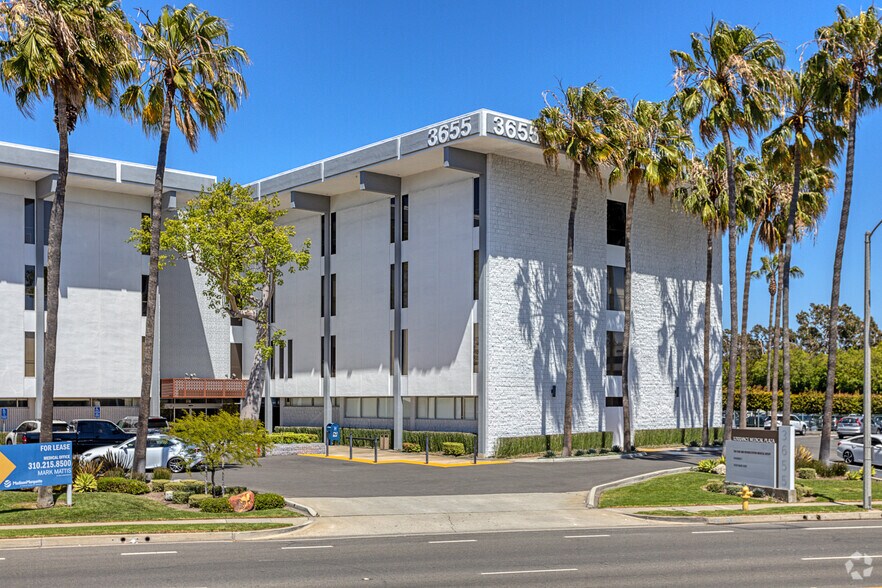 3655 Lomita Blvd, Torrance, CA à louer - Photo de l’immeuble – Image 2 sur 7