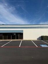 2601-2621 Aero Dr, Grand Prairie, TX à louer Photo de l’immeuble– Image 1 sur 10