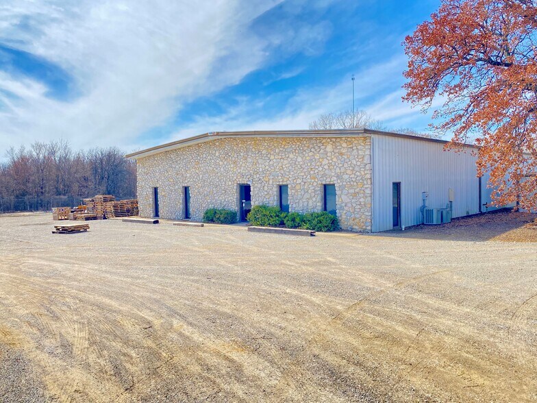 621 Industrial Dr, Ardmore, OK à louer - Photo de l’immeuble – Image 2 sur 22