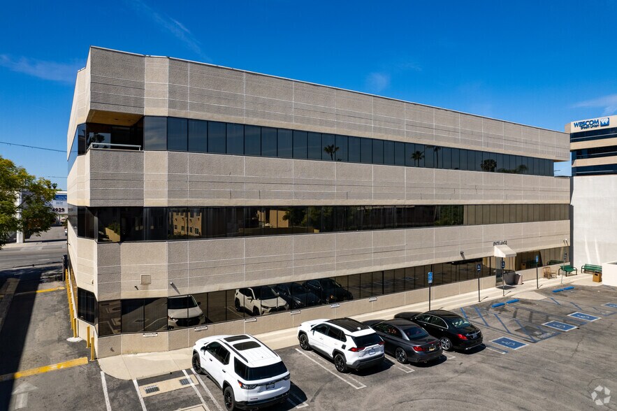 4940 Van Nuys Blvd, Sherman Oaks, CA à louer - Photo de l’immeuble – Image 1 sur 7
