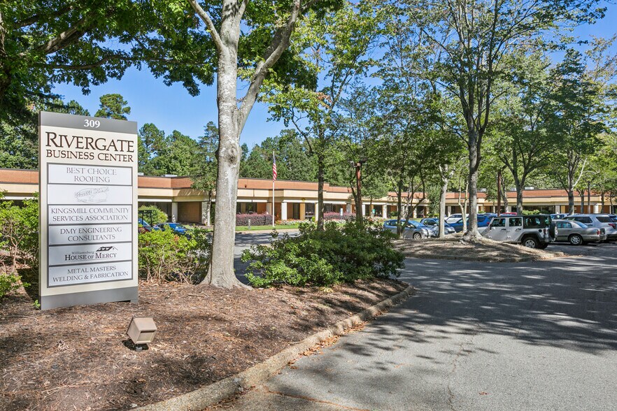 309 McLaws Cir, Williamsburg, VA à louer - Photo de l’immeuble – Image 3 sur 11