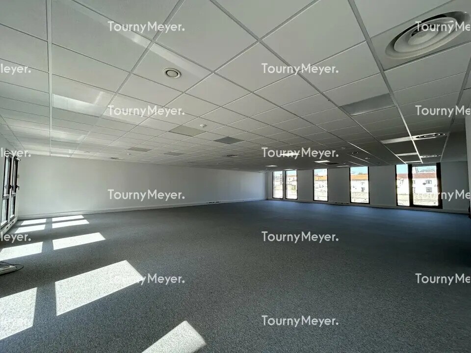 Local commercial dans Nîmes à louer Photo de l’immeuble– Image 1 sur 6