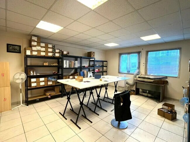 Plus de détails pour Bureau à vendre