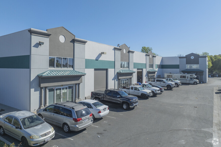 671 Willow Pass Rd, Pittsburg, CA à louer - Photo de l’immeuble – Image 3 sur 11